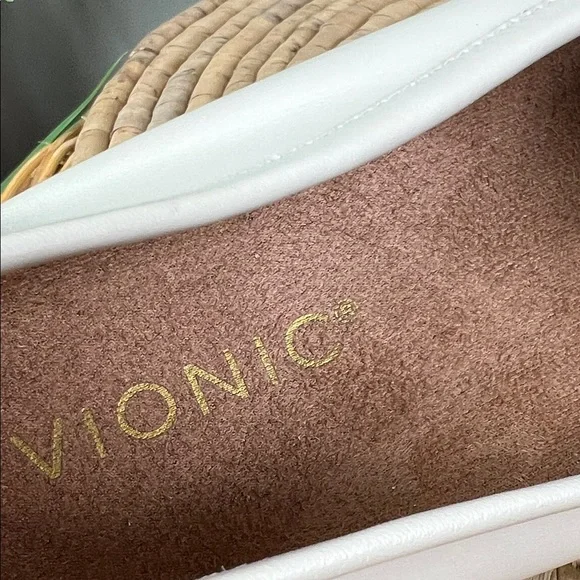 Vionic Cream Loafers with Gold Chain Detail 9 - Picture 5 of 10